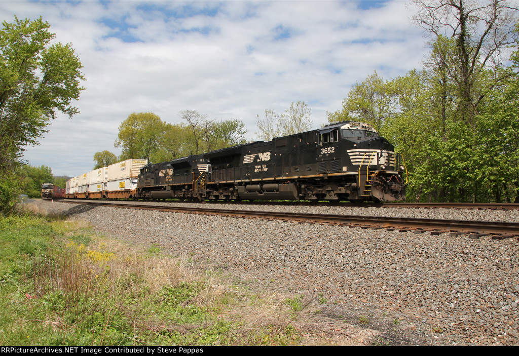 NS 3652 leads train 294 East